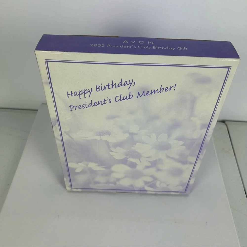 Avon NIB VTG '2002' President's Club Birthday Gift 5x7 picture frame.